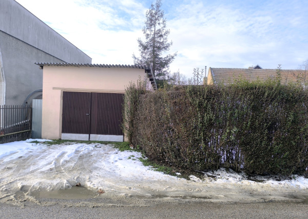 NA PREDAJ rodinný dom s garážou a záhradou v Hurbanove !