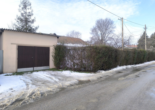 NA PREDAJ rodinný dom s garážou a záhradou v Hurbanove !