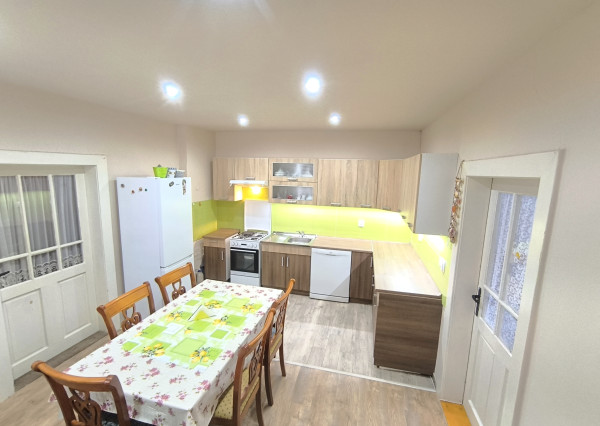 NA PREDAJ rodinný dom s garážou a záhradou v Hurbanove !