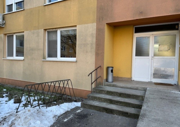 Ponúkame NA PREDAJ 3 - izbový klimatizovaný byt v Kolárove!