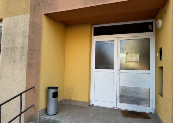 Ponúkame NA PREDAJ 3 - izbový klimatizovaný byt v Kolárove!