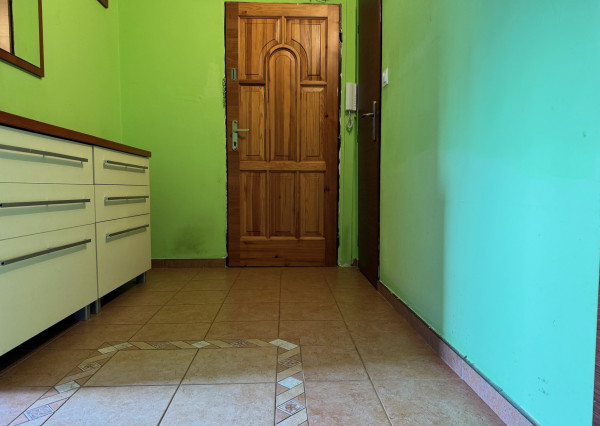 Ponúkame NA PREDAJ 3 - izbový klimatizovaný byt v Kolárove!