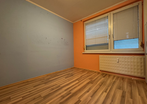 Ponúkame NA PREDAJ 3 - izbový klimatizovaný byt v Kolárove!