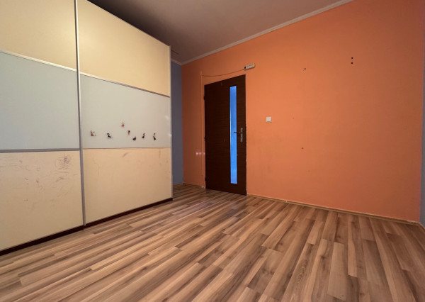 Ponúkame NA PREDAJ 3 - izbový klimatizovaný byt v Kolárove!