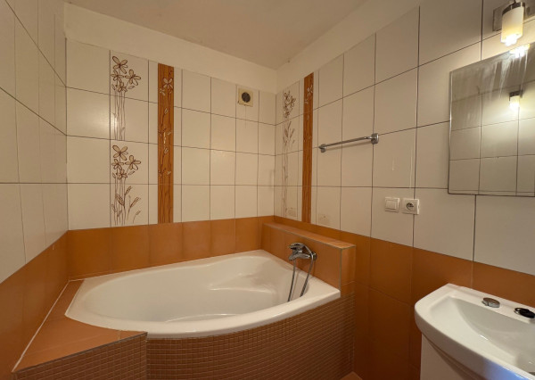 Ponúkame NA PREDAJ 3 - izbový klimatizovaný byt v Kolárove!