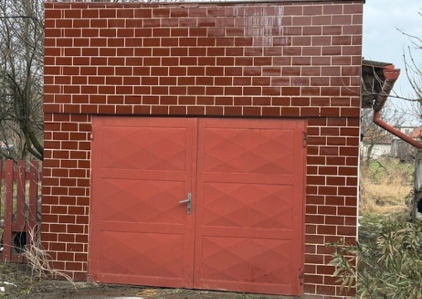 NA PREDAJ rodinný dom s garážou a záhradou v Kolárove !