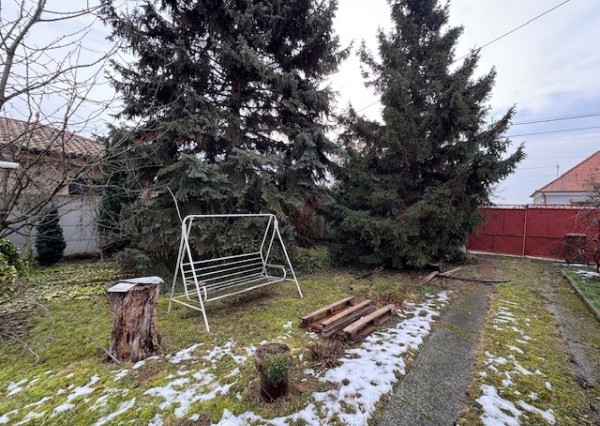 NA PREDAJ rodinný dom s garážou a záhradou v Kolárove !