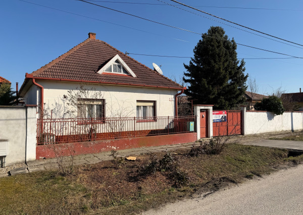 NA PREDAJ rodinný dom v Kolárove !