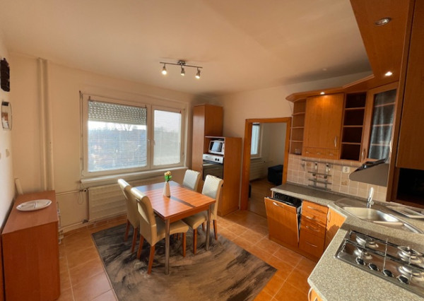 Ponúkame na predaj 3 izbový byt v Šali !