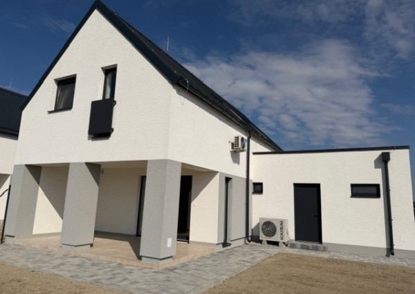 FINREAL s.r.o. Vám ponúka na PREDAJ rodinný dom v Kolárove!