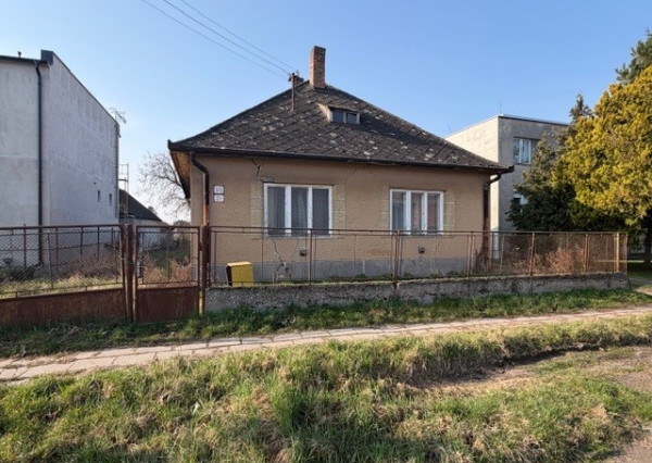 Na predaj 1460 m2 pozemok s pôvodným rodinným domom !