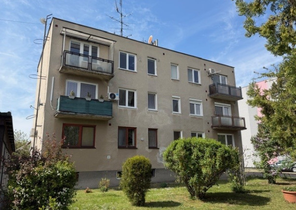 Ponúkame NA PRENÁJOM 3 izbový byt v Zemianskej Olči.