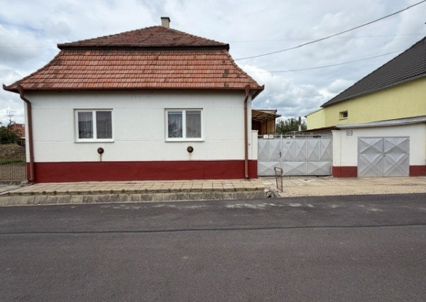 FINREAL exkluzívne ponúka NA PREDAJ rodinný dom v Kolárove!