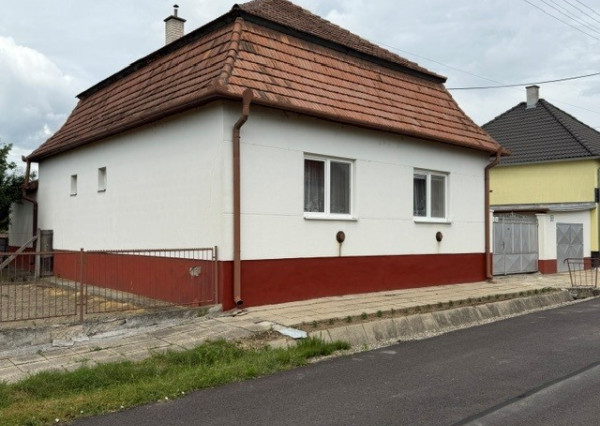 FINREAL exkluzívne ponúka NA PREDAJ rodinný dom v Kolárove!