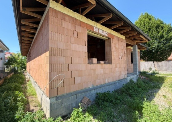 NA PREDAJ rozostavaná stavba rodinného domu v Kolárove!