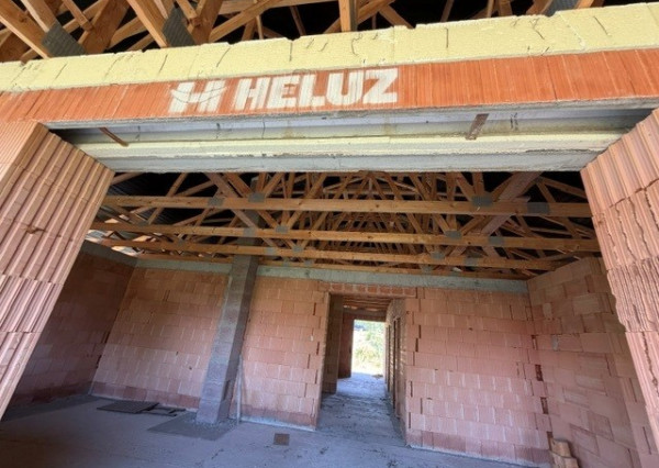 NA PREDAJ rozostavaná stavba rodinného domu v Kolárove!
