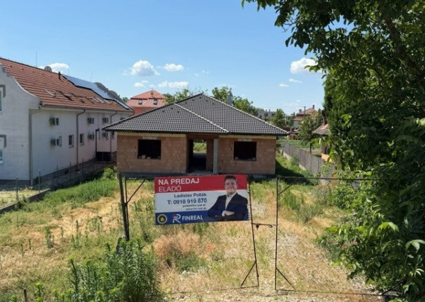 NA PREDAJ rozostavaná stavba rodinného domu v Kolárove!