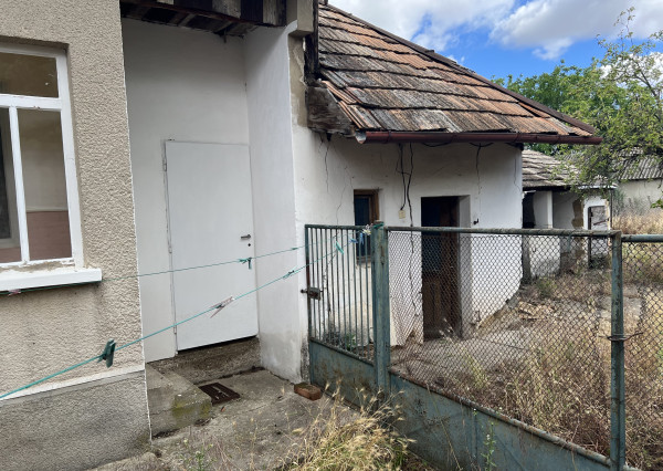 FINREAL exkluzívne ponúka NA PREDAJ rodinný dom v obci Búč