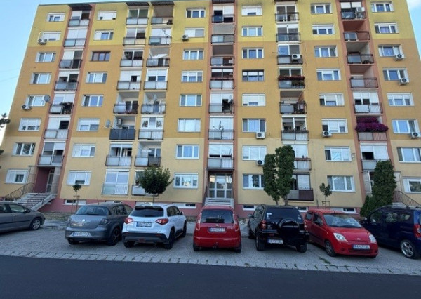 FINREAL Vám ponúka NA PREDAJ 3 izbový byt v Kolárove!