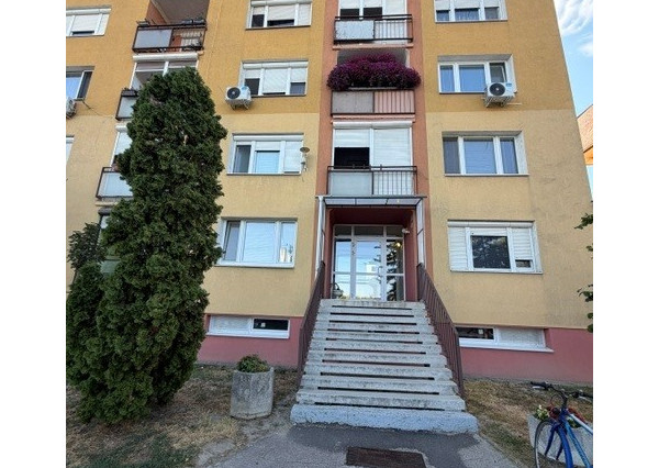 FINREAL Vám ponúka NA PREDAJ 3 izbový byt v Kolárove!