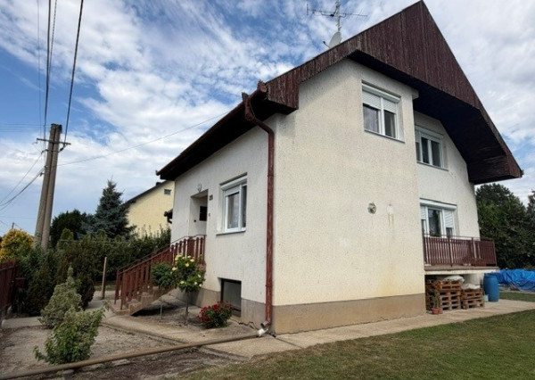 FINREAL exkluzívne ponúka NA PREDAJ rodinný dom v Kolárove!