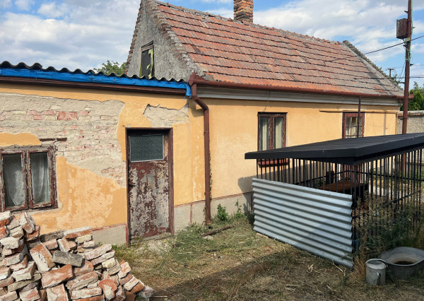 FINREAL exkluzívne PREDÁVA rodinný dom v Dvoroch / Žitavou