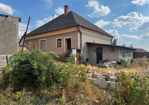 FINREAL exkluzívne PREDÁVA rodinný dom v Dvoroch / Žitavou