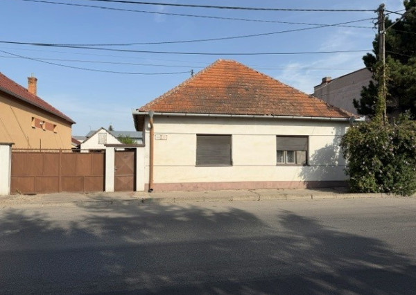 FINREAL exkluzívne ponúka NA PREDAJ rodinný dom v Kolárove!
