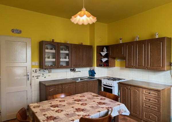 Ponúkame NA PREDAJ rodinný dom+pozemok 1054 m2 v Kolárove!