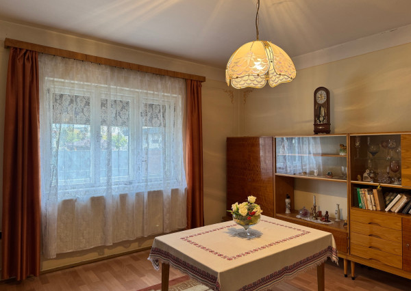 Ponúkame NA PREDAJ rodinný dom+pozemok 1054 m2 v Kolárove!