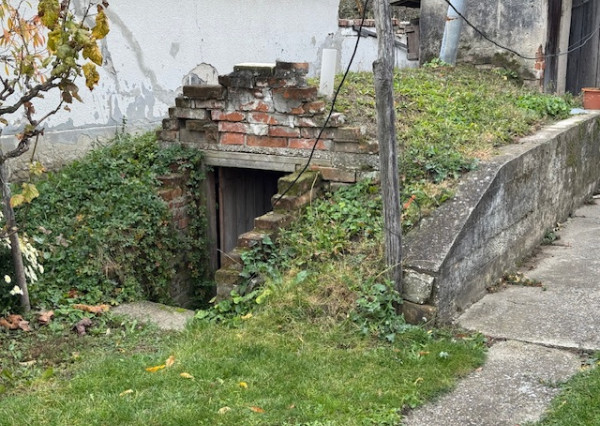 Ponúkame NA PREDAJ rodinný dom+pozemok 1054 m2 v Kolárove!