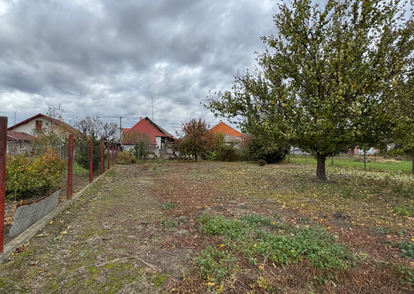 Ponúkame NA PREDAJ rodinný dom+pozemok 1054 m2 v Kolárove!