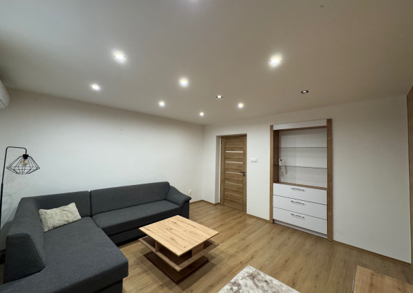 Ponúkame NA PRENÁJOM 2 izbový byt v Komárne!