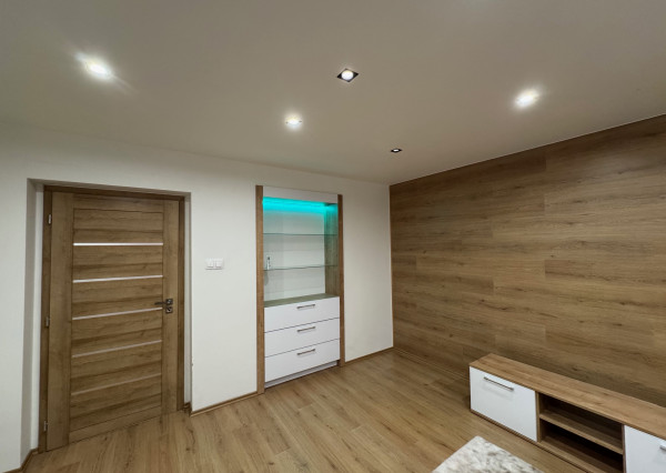 Ponúkame NA PRENÁJOM 2 izbový byt v Komárne!