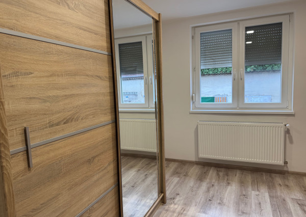 NA PREDAJ 3 izbový zrekonštruovaný byt + garáž v Hurbanove!