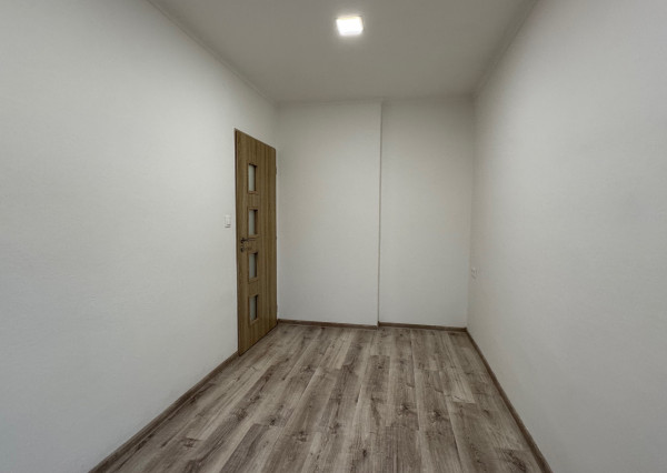 NA PREDAJ 3 izbový zrekonštruovaný byt + garáž v Hurbanove!