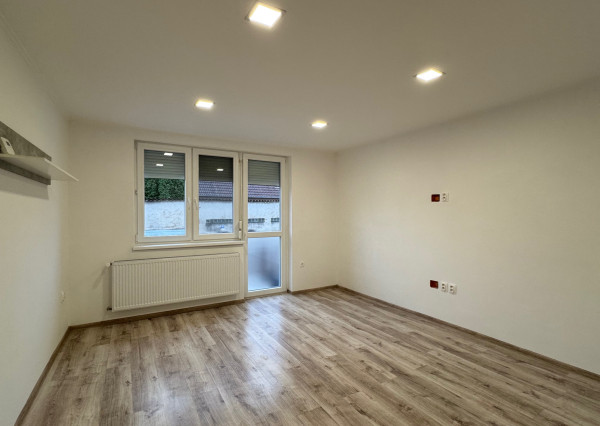 NA PREDAJ 3 izbový zrekonštruovaný byt + garáž v Hurbanove!