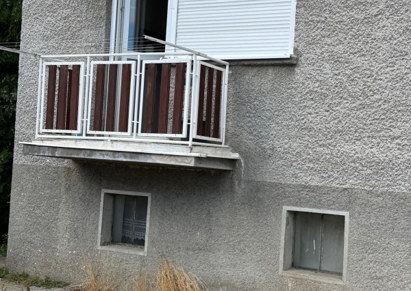 NA PREDAJ 3 izbový zrekonštruovaný byt + garáž v Hurbanove!