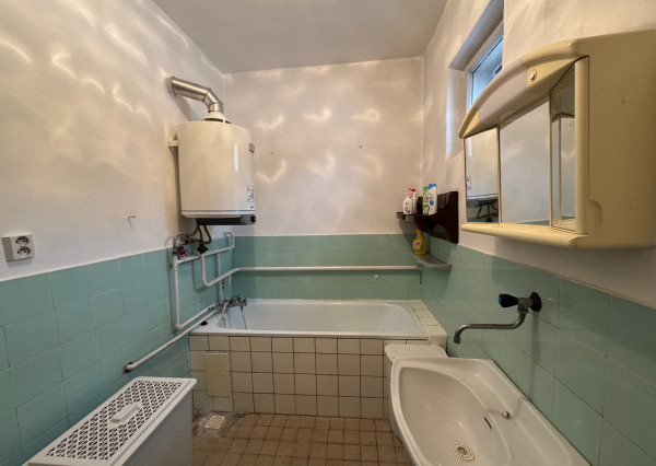 Ponúkame NA PREDAJ rodinný dom+pozemok 1054 m2 v Kolárove!