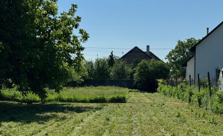 NA PREDAJ -  pozemok 2241 m2 v obci Komoča ! - fotografia 6
