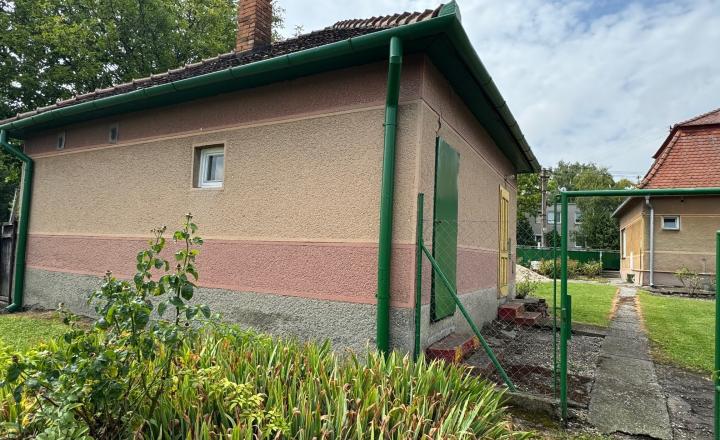 NA PREDAJ -  Rodinný dom  v obci Zemianska Olča! - fotografia 5