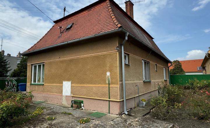 NA PREDAJ -  Rodinný dom  v obci Zemianska Olča! - fotografia 33