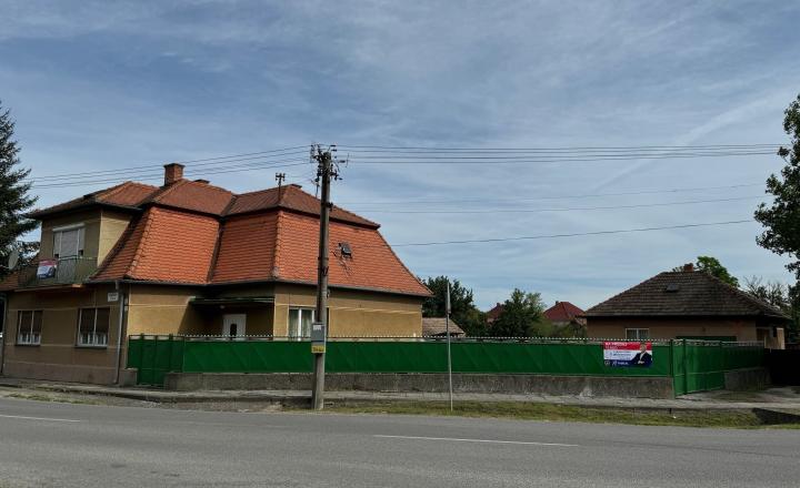 NA PREDAJ -  Rodinný dom  v obci Zemianska Olča! - fotografia 2