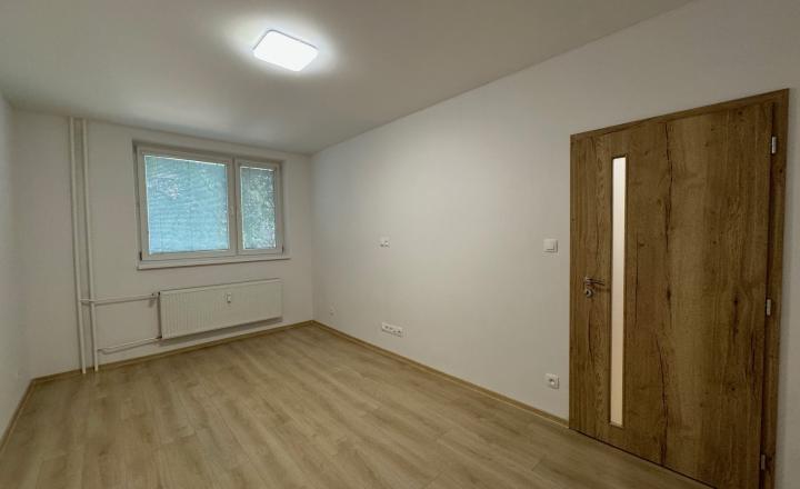 NA PREDAJ - 2 izbový  byt v Kolárove - REZERVOVANÉ ! - fotografia 6