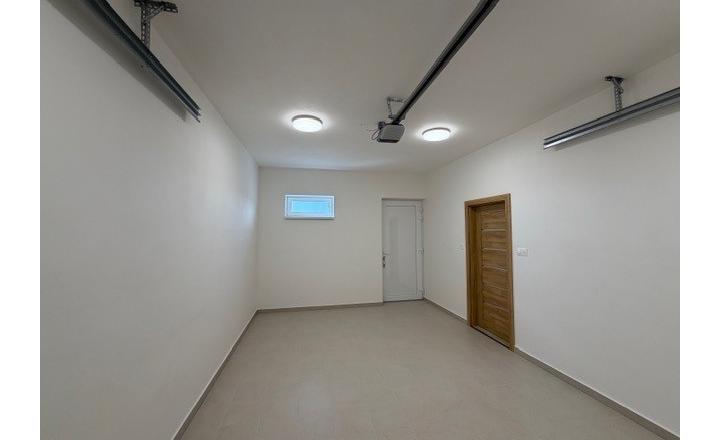 FINREAL s.r.o. Vám ponúka na PREDAJ rodinný dom v Kolárove! - fotografia 13