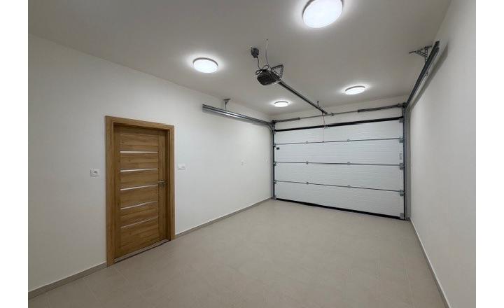 FINREAL s.r.o. Vám ponúka na PREDAJ rodinný dom v Kolárove! - fotografia 12