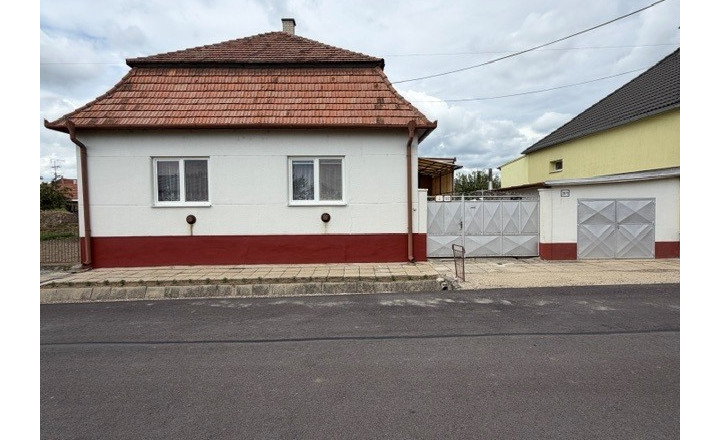 FINREAL exkluzívne ponúka NA PREDAJ rodinný dom v Kolárove! - fotografia 1