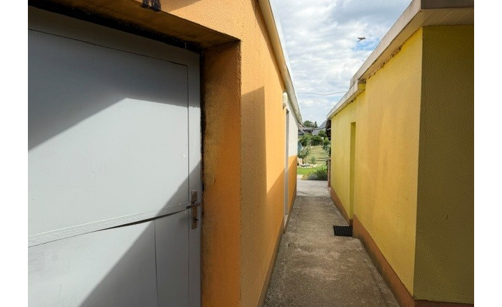 Ponúkame NA PREDAJ zrekonštruovaný rodinný dom v Kolárove! - fotografia 11