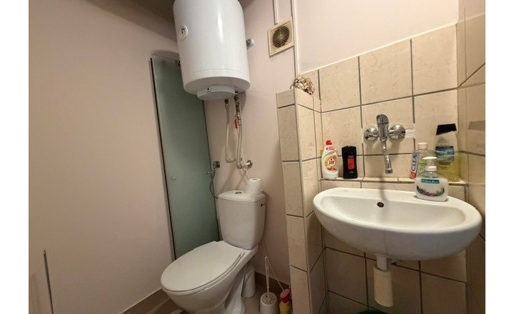 Ponúkame NA PREDAJ zrekonštruovaný rodinný dom v Kolárove! - fotografia 15