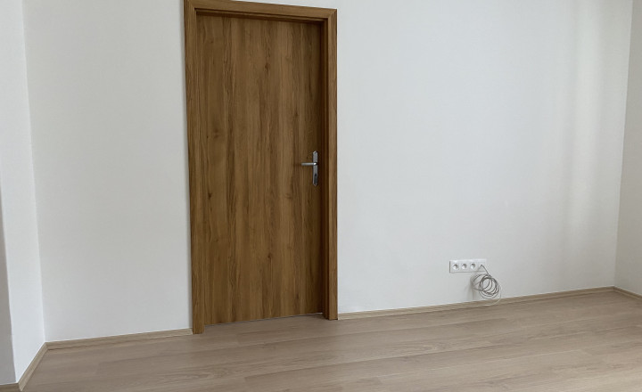 NA PRENÁJOM - 2 izbový čiastočne zariadený byt v Komárne! - fotografia 8